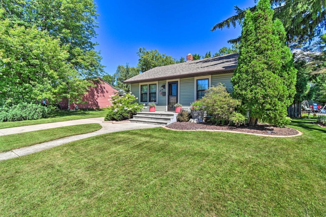 Modern Home With Backyard, 1 Mi To Dtwn Sturgeon Bay Kültér fotó